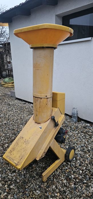 Tocator fructe si crengi 2200 w