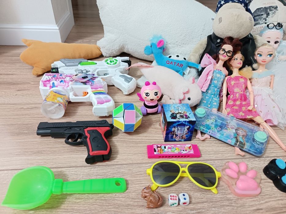 Ойыншықтар,конструктор, доп, қуыршақтар сатылады