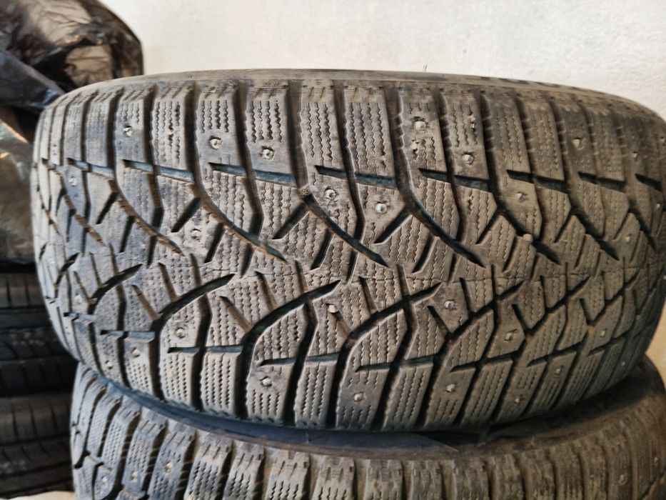 Продам комплект зимней резины R18