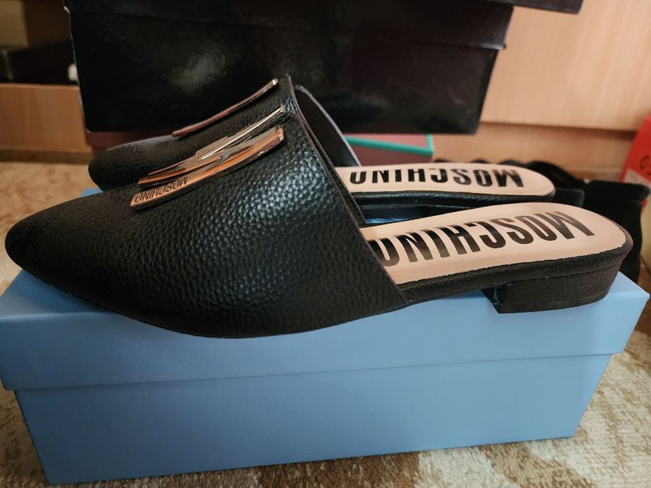 Пробам брендовые тапочки Moschino