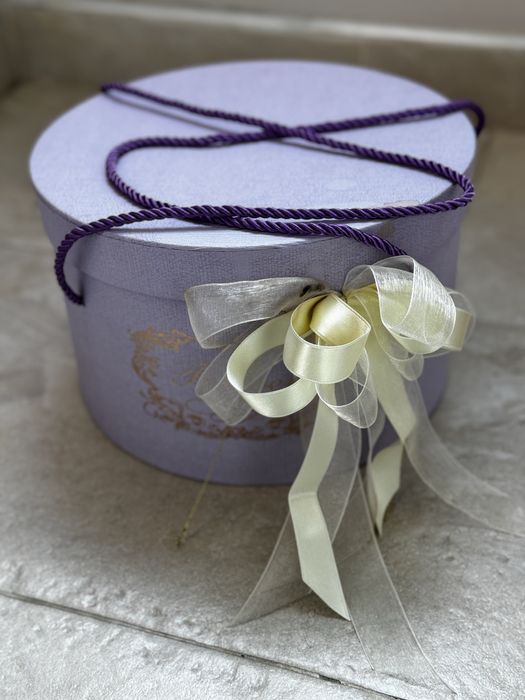 Кутии за цветя и стикери - различни модели