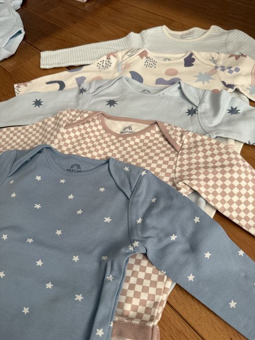 Комплект ромпъри и бодита Next 6-9м