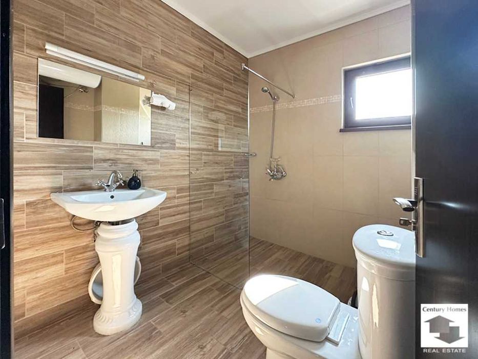 125180 Ваканционен комплекс с 4 къщи, басейн и BBQ зони в с. Бадевци