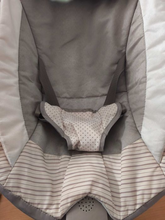 Бебешки музикален и вибриращ шезлонг