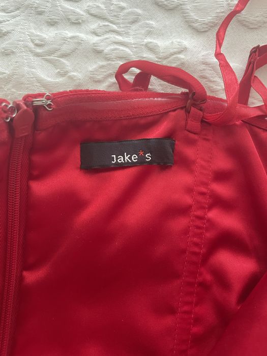 Jakes официална рокля