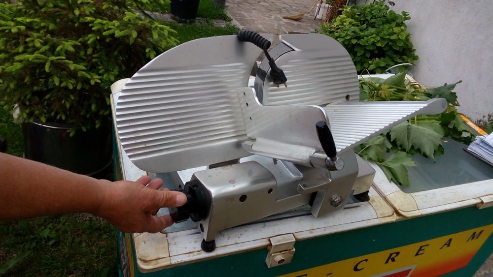 1.Колбасорезачка Професионална от неръждавейка Испания Вт. Употреба