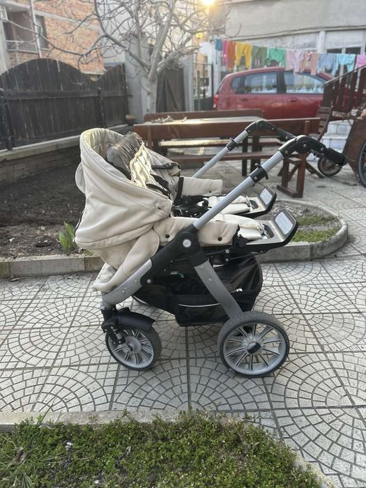 Продавам количка за близнаци