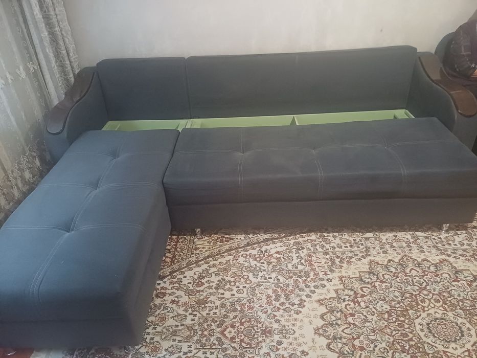 Диван угловой продается