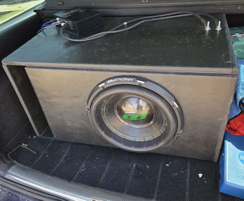 Vând subwoofer Deaf Bonce + Amplificator