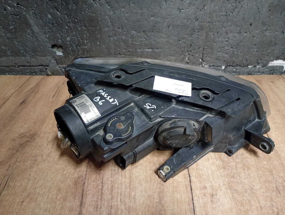 Far Stanga VW Passat B6 An 2005-2011 Original Halogen Europa