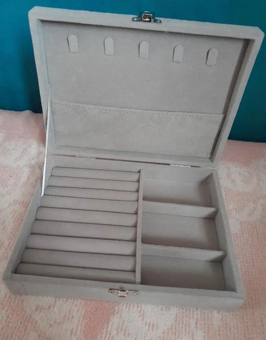 Бархатная шкатулка для украшений