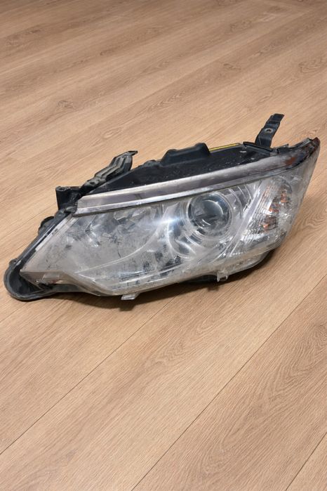 Оригинал фара на TOYOTA CAMRY 55 (левая сторона) и решетка