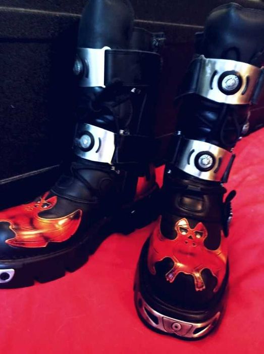 Vand Cizme New Rock (Bocanci) noi, marimea 43. Pret 1250 lei,