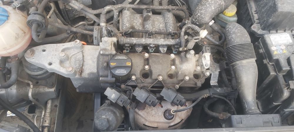 Dezmembrez Volkswagen polo 1.2 benzina