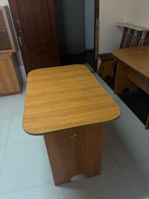 Продам стол 4 штуки