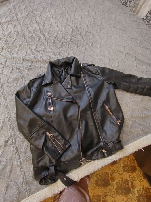 Продам кожанку куртку