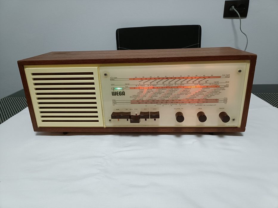 Radio pe lampi Wega