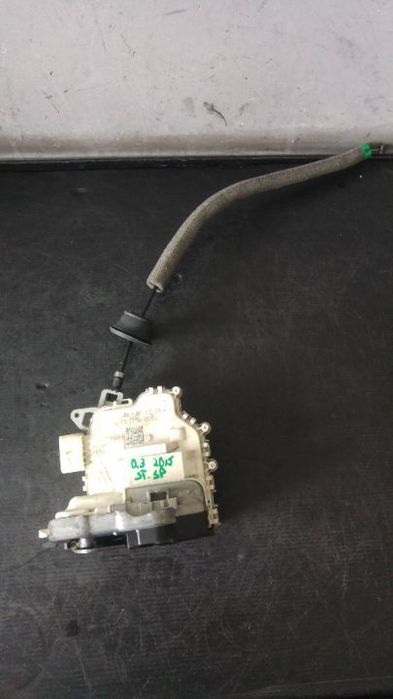 Broasca usa stanga spate q3 8k0839015h