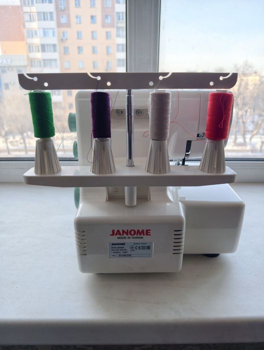 Продам Оверлок Janome 9004D