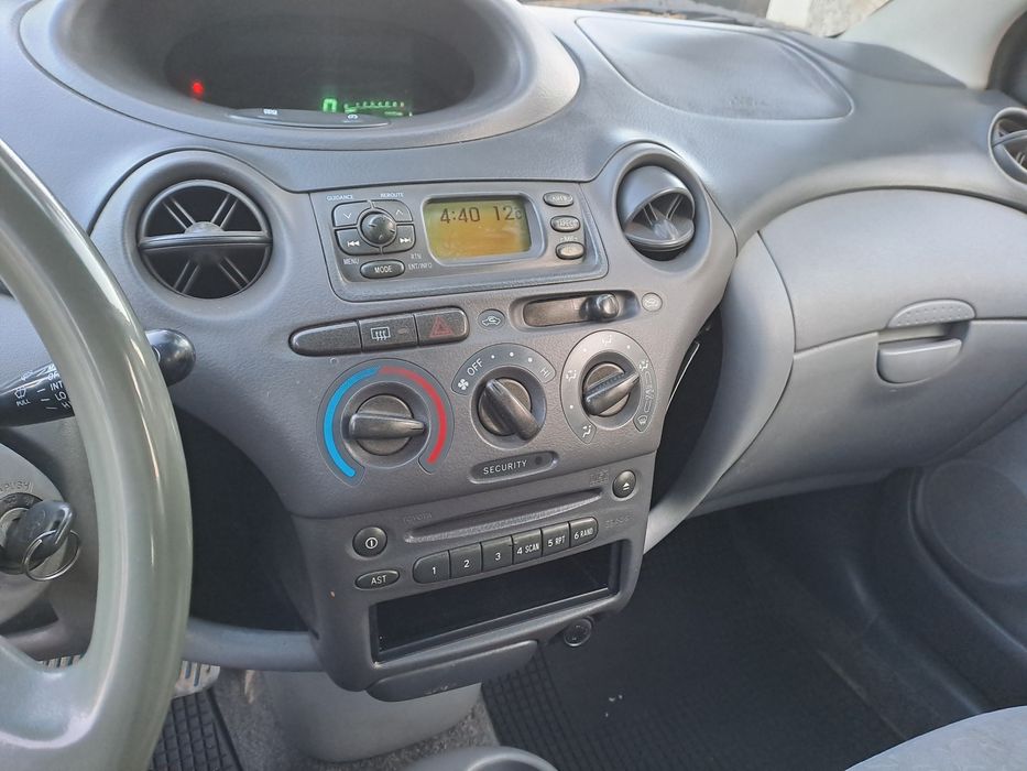 Тоьота ярис 1000 кб бензин