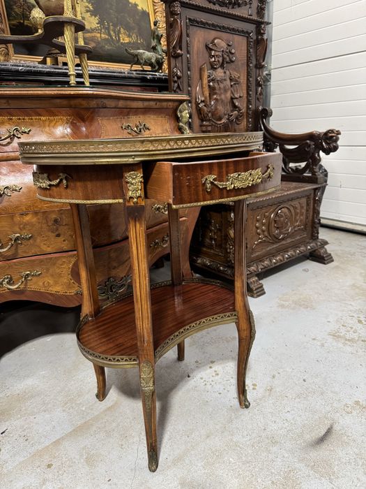 Masa din lemn cu intarsii si elemente bronz