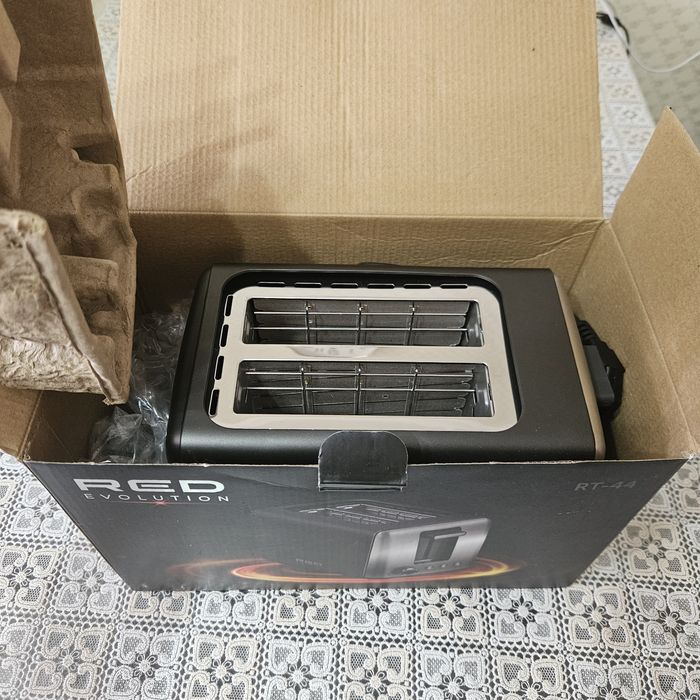 Новый тостер red evolution RT 44