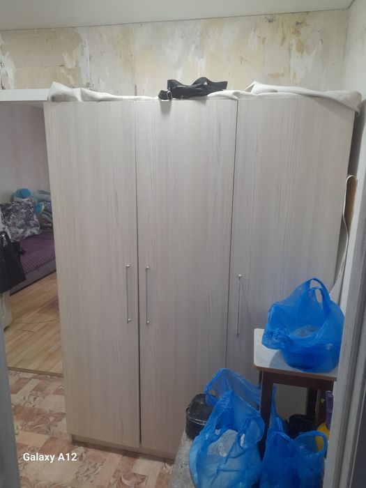 Продам большой шкаф.