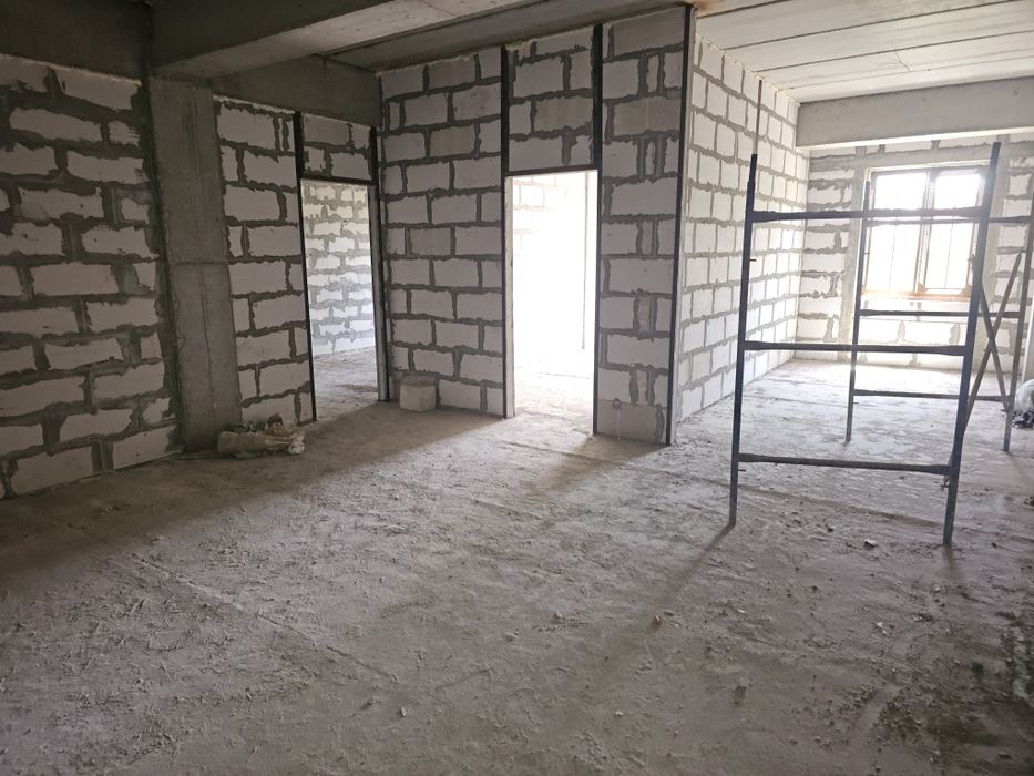 Янги курилган домда квартира сотилади!