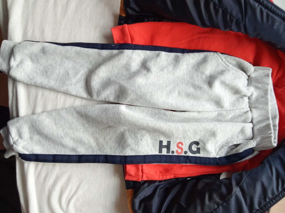 Два екипа за момче и момиче на 6 за 25 евро.