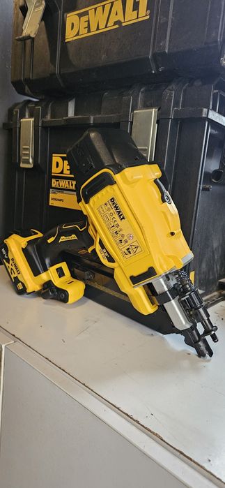 Pistol cuie dewalt dcn 930
