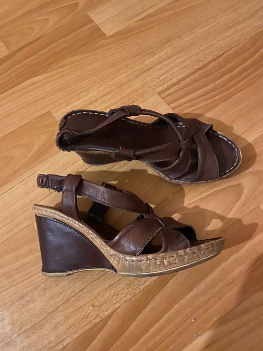 Босоножки кожаные