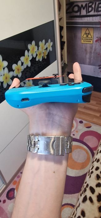 Vând Nintendo Switch V2