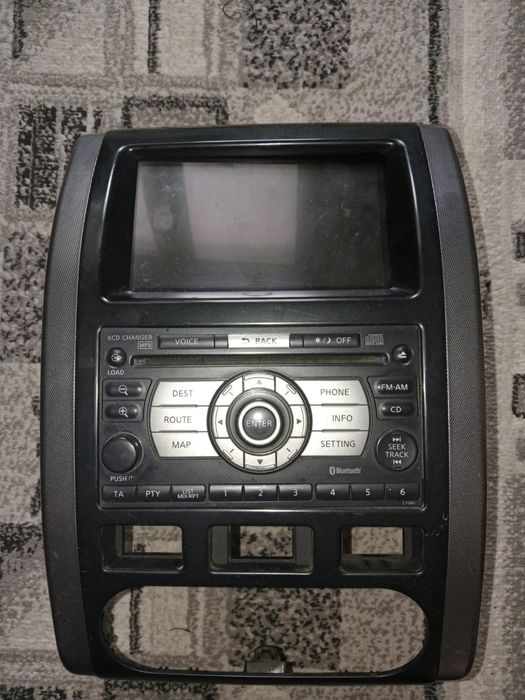 Продам магнитолу на Нисан Хтреил ,с рамкоц