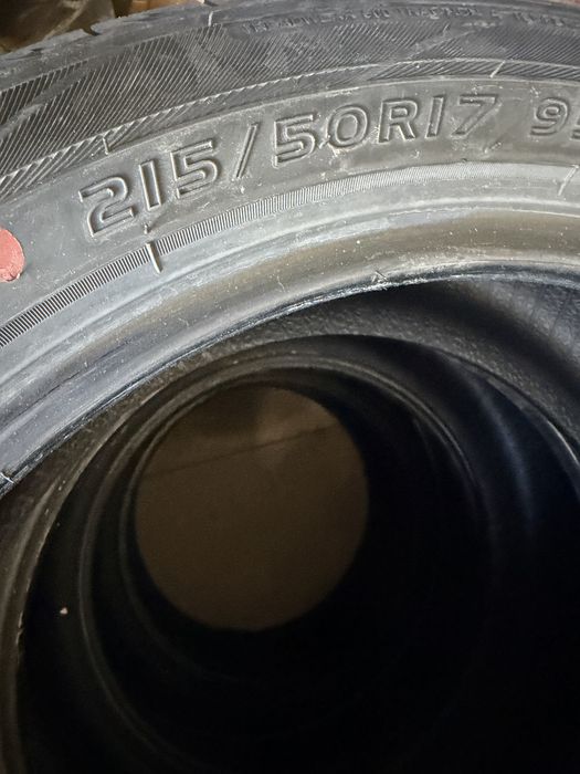 Продам комплект резины 215/50 R17