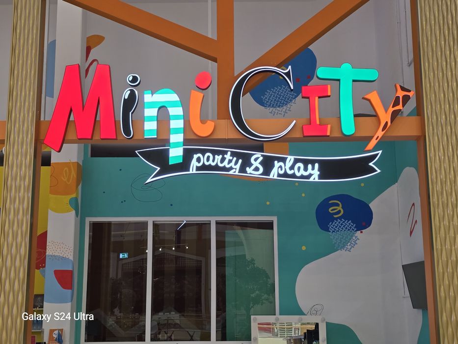 Наружная реклама Вывеска Банер Лайтбокс стенд пленка баннер монтаж led