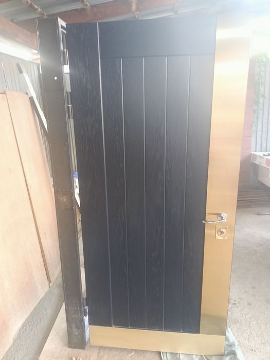 Стальной входной дверь