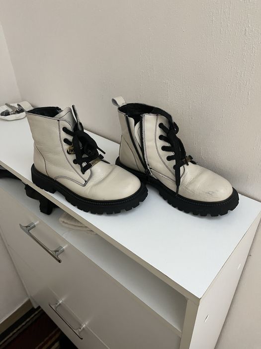 Демисезонные ботинки на девочку 9-10 лет