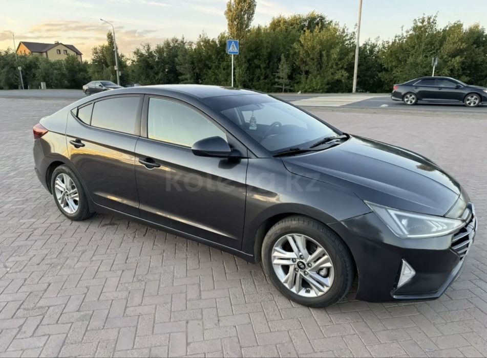 Hyundai Elantra 2019 года