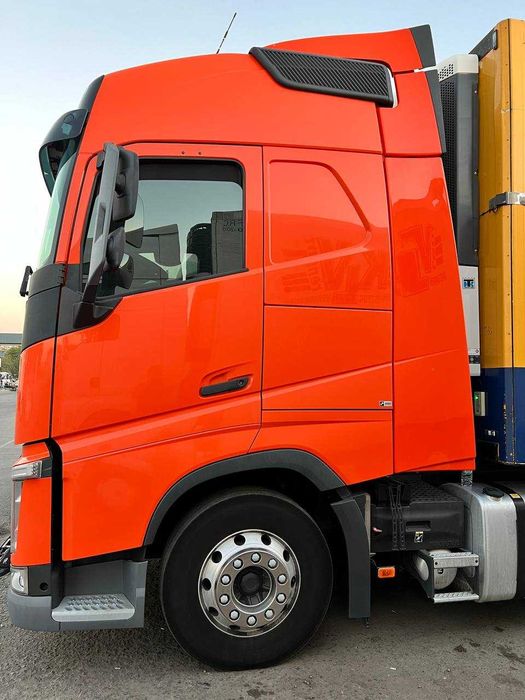 Volvo FH 460 тяг. 2018 год KRONE 2015 год Реф. TERMOKING SLX 300