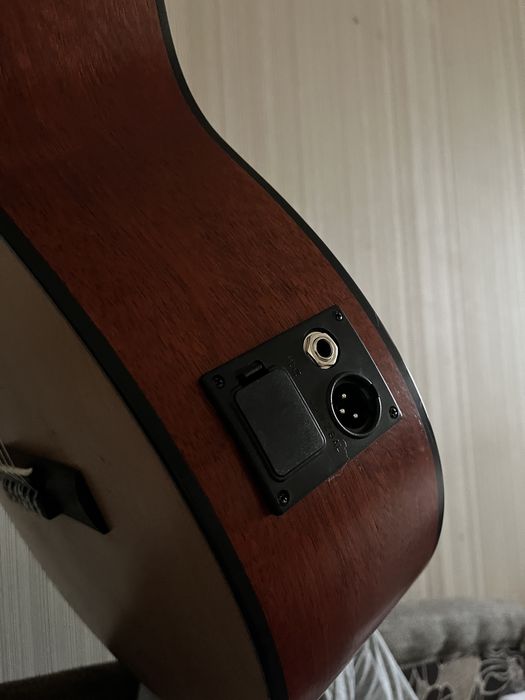 Классическая гитара с подключением.