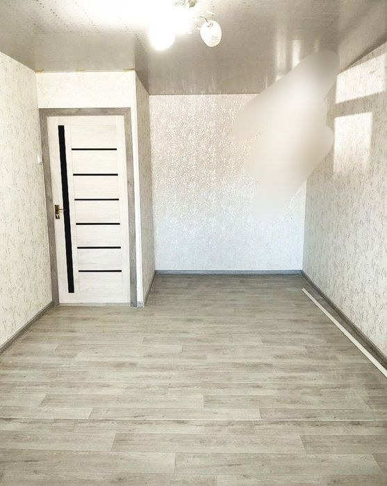 1 xona 3-etaj  4-mkrn yangi remontli 21.000$ srochno