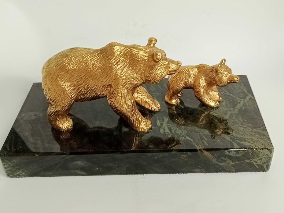 Бронзовая статуэтка медведи.