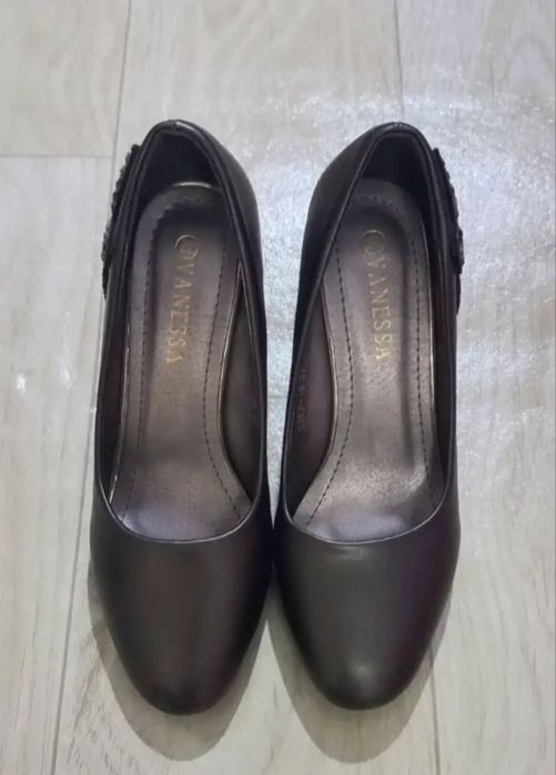 Продам женские туфли