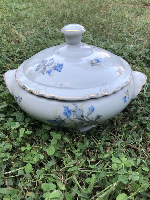 Порцеланов супник