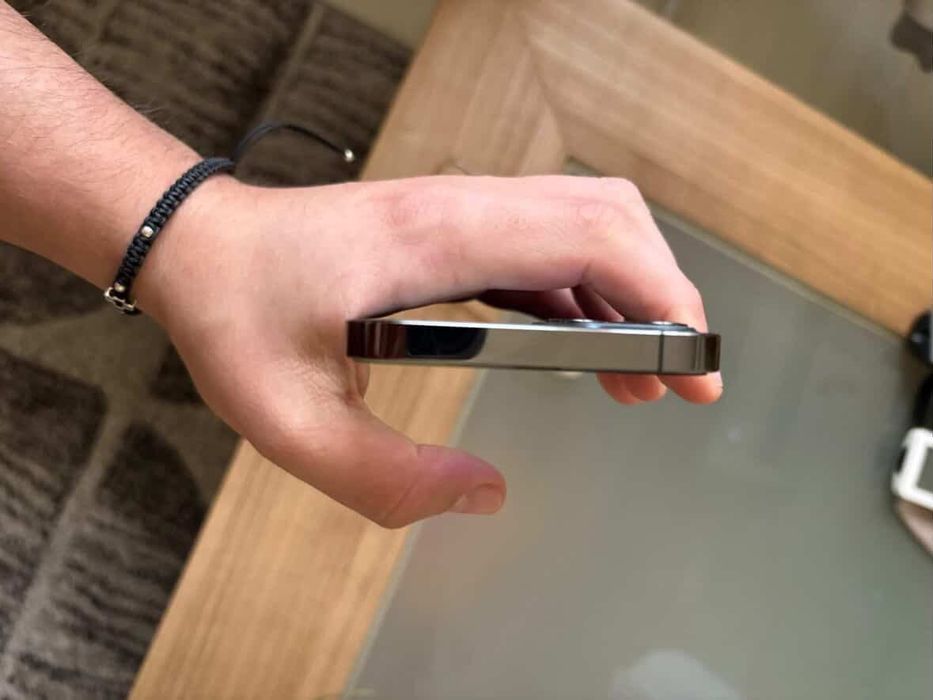 iPhone 12 Pro 256GB - запазен, носен с калъф и протектор