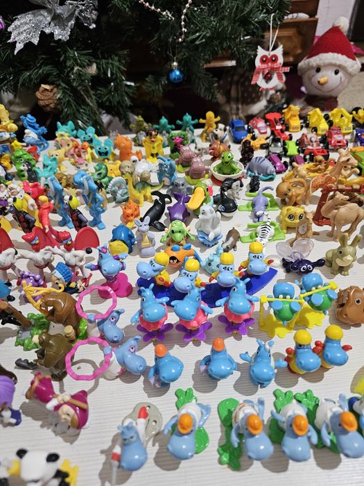 Продам киндер игрушки