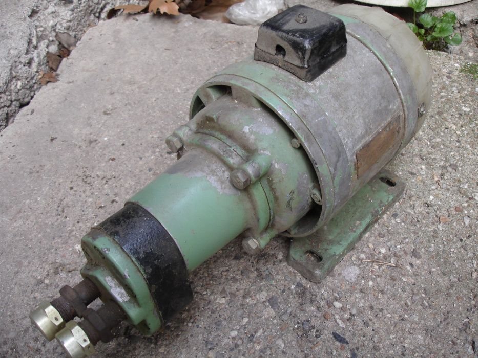 Трифазен електромотор, електродвигател с маслена помпа