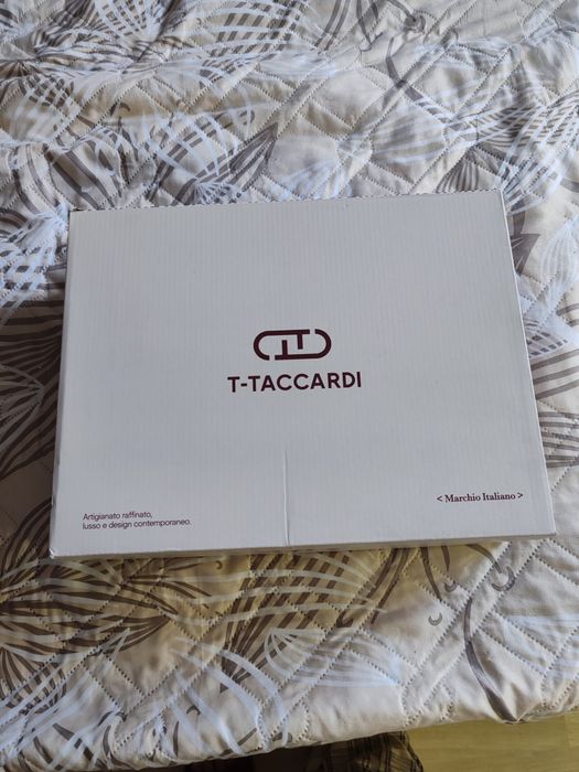 Продам новые замшевые полусапожки.