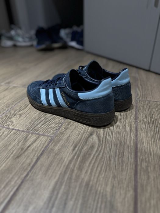 продаются оригинальные спешелы адидас