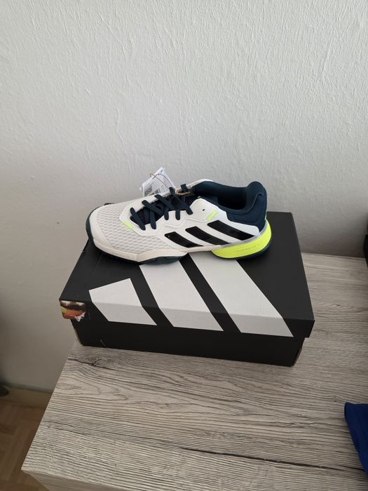 NOI: Adidași Tenis de Câmp / Picior – Ideali și pentru Streetwear / Casual